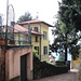 L'itinerario sale tra belle e antiche case [The route climbs between beautiful and old houses]