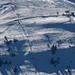 Während die Bedingungen auf der Planalp schon fast frühlingshaft sind, herrscht gegenüber auf der Axalp noch reger Skibetrieb.