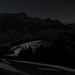 Ausblick vom Kronberg zum Säntis. Gleichzeitig Rückblick auf die begangene Route von der Schwägalp, in der Bildmitte das Licht der Chammhaldenhütte. <br />So langsam steht der Mond höher und es wird heller.<br />=> [http://www.hikr.org/gallery/photo123196.html?post_id=13211#1 gleiche Ansicht bei Tageslicht]