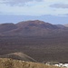 das riesige Lavafeld,dahinter die Berge von Timanfaya