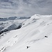 <b>Per la discesa inseguo una via alternativa, spero così di evitare la “neve cartonosa”. Scendo in direzione sud-est. Aggiro a sud il Pan de Zucher, lasciandolo a destra, e raggiungo le piste di sci di Confin Basso (1961 m)</b>. 