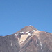 Teide im Zoom - rechts die Bergstation der Seilbahn auf 3555 m