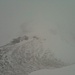 Hier schwingt der breite Gipfelgrat auf - leider zuwenig Schnee deswegen gleich ein Schidepot eingerichtet und weiter nochj ca. 100 HM