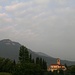 Masciago Primo: Chiesa di Sant'Agnese, sullo sfondo il Monte San Martino
