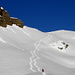 Zwei Spuren im Schnee - führen herab aus steiler Höh... Abstieg vom Rot Grätli in Richtung Rugghubelhütte