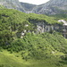 La Via Ferrata de la Cascade<br />An diesem Felsband entlang befindet sich der Klettersteig