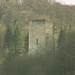 Burg Milandre vom Bahnhof Boncourt aus gesehen.