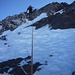 et là voilà cette petite paroi assez facile à négocier. A cet endroit il faut quand même avoir le pied sûr et pouvoir porter ses skis et bâtons dans le dos!