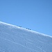 Skitourer am Horizont - wohl vom Claridenfirn über das Gemsfairenjoch aufgestiegen 