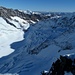 Der Einschnitt des Lauteraarsattels beschert einen weiten Blick in die Alpen bis zur fernen Bernina.