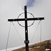 ... wo am Gipfelkreuz eine Tafel an die Bergsturz-Opfer vom 2. September 1806 erinnert