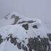 si passa sopra la cresta facendo attenzione alle cornici di neve