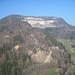 die westliche Seite:
hinter den Felsen liegt Oberberg