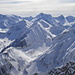 Muttekopf links; in der Mitte der Große Schlenker(mit 2827m der höchste Berg der östlichen Lechtaler Alpen), rechts daneben die Dremelspitze und rechts davon die Schneekarlespitze