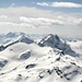 Gipfelblick zum spitzigen Tourengipfel Pizzo Ferre 3103m (links) und markanten Piz di Pian 3158m