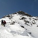 Standort Skidepot, Blick hinauf Richtung Gipfel (das Foto täuscht hier, der Aufstieg zieht sich ziemlich in die Länge (ca. 20 bis 30 Minuten)