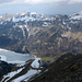 Panorama vom Top: Klöntalersee, Sihltaler und Wägitäler Berge, sowie der im Gipfelbereich geröllig-apere Vorder Glärnisch.