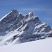 <strong>Jungfrau </strong>(4158 m); rechts der schwierige Nordostgrat der mit Felskletterschwierigkeiten bis zum IV. Grad aufwartet und mit S+ bewertet wird.