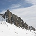 <b>Quota 2552 m del Chüebodenhorn vista da W. <br />Lo sperone offre delle splendide vie di scalata con difficoltà fino a VI-</b>.