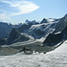 Rechts Mont Blanc de Cheilon, Mitte hinten Matterhorn, links Mitte ganz klein Cabane de Dix