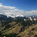 Blick nach Westen über die Dientener Berge, rechts die Leonganger Steinberge