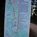 Ein paar Informationen am Wegrand zur Bockerlbahn, die vor 90 Jahren zum Holztransport genutzt wurde und auf deren Trasse man heute spaziert.
