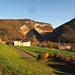 Péry mit Steinbruch von Rechenette und Gorges der Suze im Hintergrund