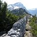 Kantonsgrenze auf der Chimmispitz (wer wohl auf die Idee kam, die Kantone Graubünden und St. Gallen mit einer "Chinesischen Mauer" zu trennen?)