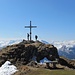 Ein großes Kreuz ziehrt auch den Gipfel der Gratlspitze.