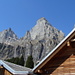 Brisi, Paliis Nideri und Zuestoll über den Dächern der Alp Tschingla