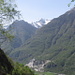 Blick auf den Steinbruch von Lodrino und das Valle di Lodrino.