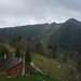 Aussicht vom Wasserfallenhof auf den Passwang (links; 1204,1m) und Vogelsberg (rechts; 1166m).