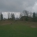 Rückblick von der Weide unter der Hinteri Egg zum Chellenchöpfli (1156,9m).