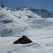 il passo Cavanna e a sinistra la cresta che adduce al Pizzo Lucendro dove sci alpinisti vi sono saliti (con dovuta attrezzatura d'alpinismo)