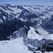 Tiefblick vom S-Gipfel auf Wyssenbachgletscher, Aerlengrätli, Stampfhoren, Räterichsbodensee und Grimsel