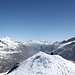 <b>Pizzo dell’Uomo – anticima N (2585 m).<br />Mi godo lo splendido panorama, scatto diverse foto in tutte le direzioni e preparo gli sci per la discesa.</b>