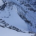 Tiefblick aus zirka 3900m vom Eiger-Westgrat über die grandiose Flanke mit den Bändern (links), und dem Hängegletscher (rechts unten).