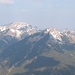 Jesnseits des Graswangtales sind die Hochplatte, die Scheinbergspitze und der Geiselstein auszumachen.