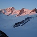 Das steile Couloir ist überwunden und der Morgen begrüsst die Berggipfel.