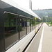  das Mobiliar in Sennhof-Kyburg spiegelt sich in der S-Bahn