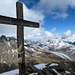 Das Ziel erreicht - Gipfelkreuz des Sparrhorns (3021) mit dem Aletschgletscher im Hintergrund