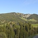 die bekannte Start-Seite bei Städili;
der markante, besonnte Felsgipfel: Grönflue("Cerro Torre"), rechts im Schatten Fürstein-Ausläufer