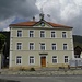 schönes Dorfschulhaus in Lamboing