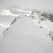 Unser Gipfelfotograf, ein Kanadier, im Abstieg auf dem Gipfelgrat