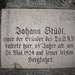 Erinnerungstafel für Johann Stüdl, der hier am Aufstieg zur Heinrich-Hackel-Hütte auf seiner letzten Bergfahrt 1924 rastete.