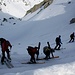 <b>La neve compatta permette di percorrere il primo ripidissimo tratto senza problemi.<br />([http://www.youtube.com/watch?v=Ki4qLmblv6A  Vedi video della partenza])</b>