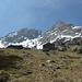 Eccoci finalmente all'Alpe Manco circondata da queste magnifiche montagne Punta Annamaria m.2387- Pizzo Ledù m.2503