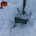 Das Gipfelbuch ist in einem grünen Briefkasten, war unter hartem Schnee und Eis.<br />Erster Gipfelbuch Eintrag 2011 auf dem Chammliberg.