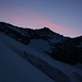 Zirruswolke im erstes Morgenlicht über den Nördlichen Wysshorn (3625m). Rechts davon ist das eigentiche Wysshorn (3546m).<br /><br />Ich befinde mich am Gletscherbeginn der Schinhorn-Südflanke auf knapp 3100m.