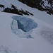 Ein riesiges Gletscherloch auf 3440m in der Schinhorn Südflanke hat sich geöffnet, auch dieses wird in grösserem Abstand oberhalb traversiert.